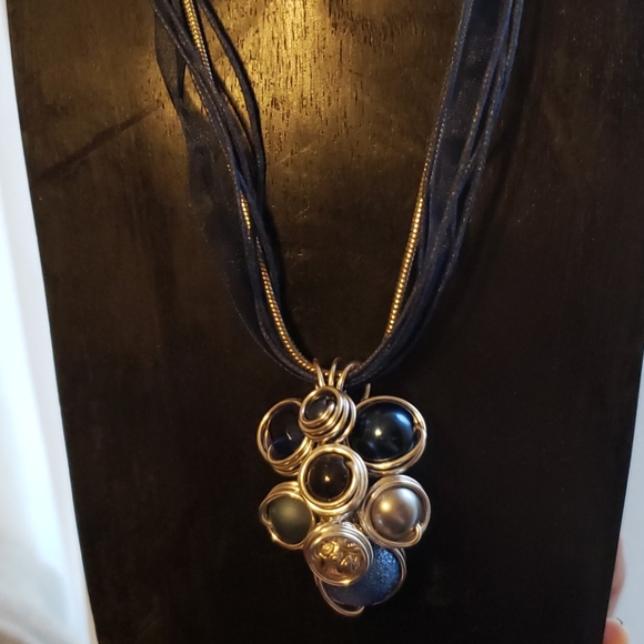 Multi beaded Pendant Necklace - Picture 3 of 6